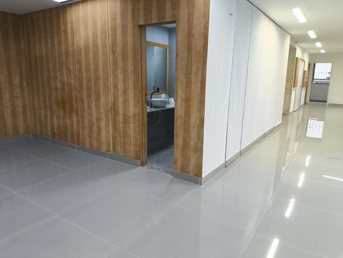 Sala Comercial à Venda no Centro do RJ – Andar Inteiro